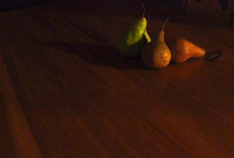Samantha Milne; Pears; Using the style of chiaroscuro.