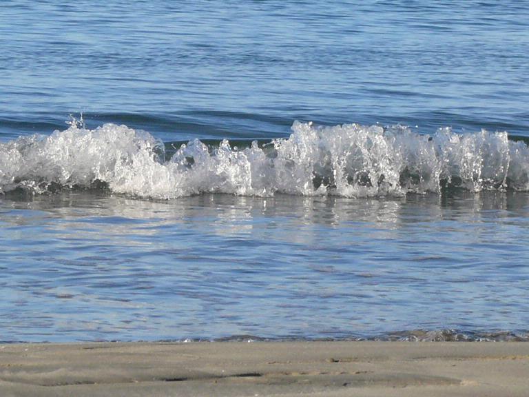 Stuart Weekes;A gentle Gulf Wave; Low tide on a clear autumn day on Oneroa Beach