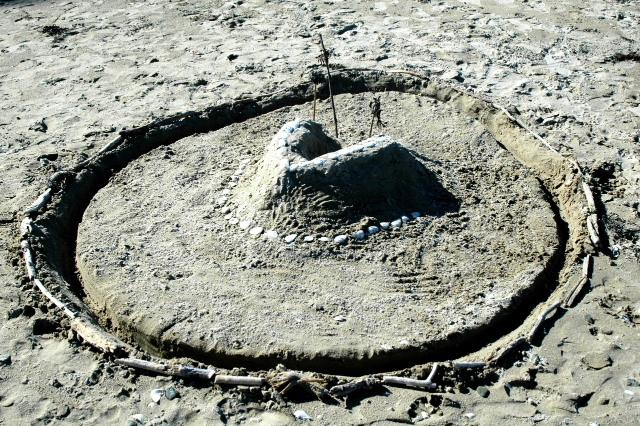 Stuart Weekes;Evidence of alien landing;Also seen on Oneroa Beach