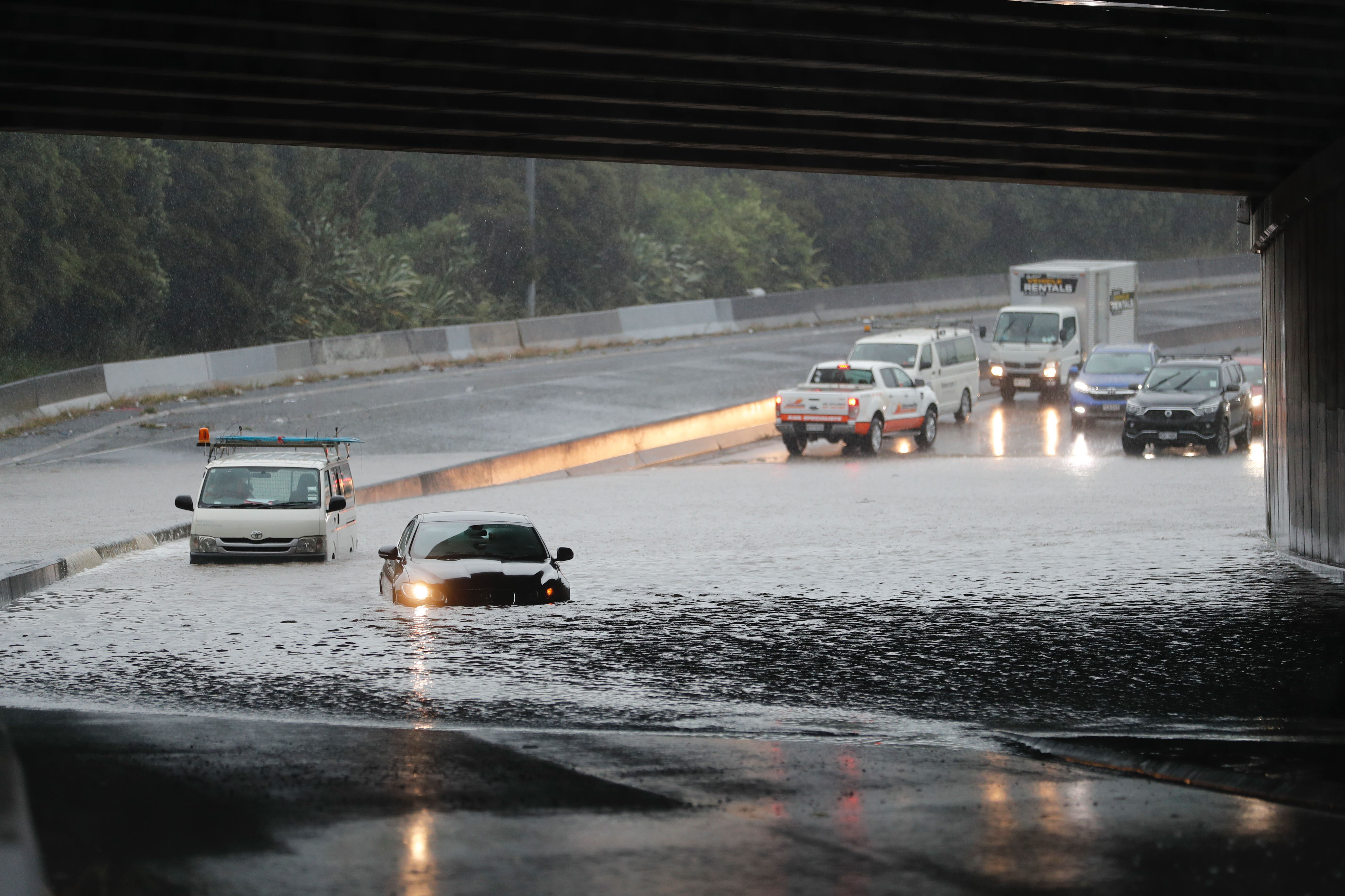 Dean Parker, NZ Herald - Sth Western motorway, Auckland, January 27th floods