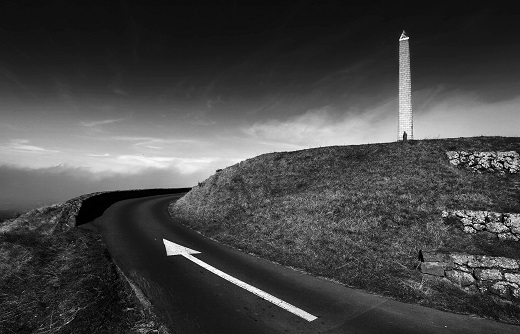 Jiongxin Peng; Between Heaven & Earth