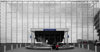 Stephen Hardy; The wall of glass; Taken at Britomart Transport Centre, Like how the people give scale and balance to The wall of glass