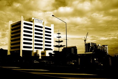 Joseph Jun; Developing of Manukau City; Look at the Crane