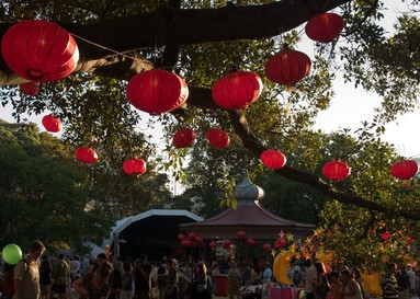 Lee Pike;Lanterns Grow on Trees;Albert Park 7/2/09