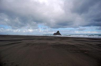 Elena Yanchyn; Karekare beach