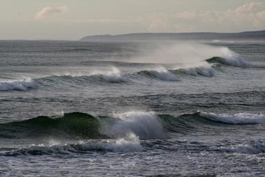 E S Han; Wild wave in Muriwai beach;I like wild wave in Muriwai beach.