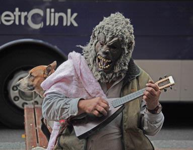 Peter Jennings; cLink Ape Man; Queen St