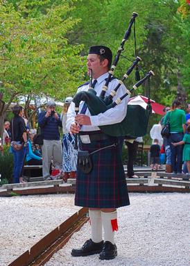 Karlyn Tefora; Bag Piper; Pipe Band at Matakana Farmers Market