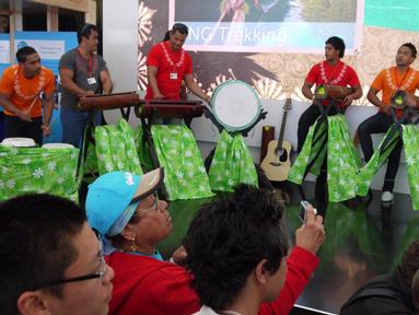 Stuart Weekes;Capturing the moment   music and colour; At the Pasifika Day in the Cloud