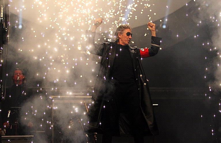 Grant Stantiall;The Wall; Roger Waters makes his grand entrance at Vector Arena.