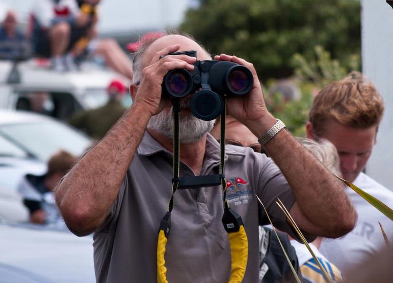 Victor Tourok;Who is first; A man is watching the Valvo race