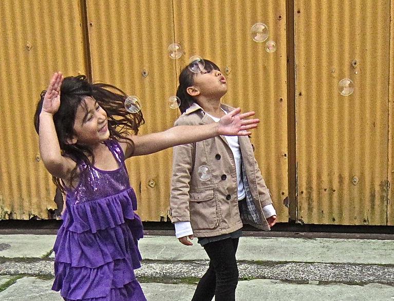 JERRY ZINN.;FUN WITH BUBBLES.;TAKEN AT HOBSONVILLE MARKET.