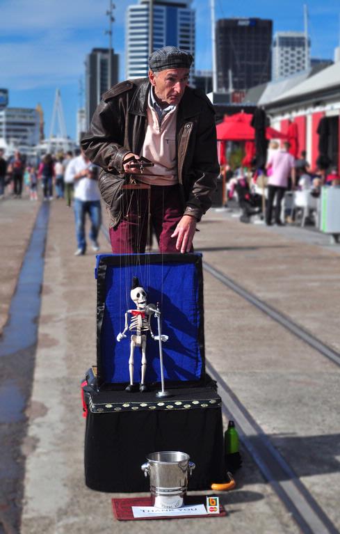 Puteri Nurnisa Najihah Mohd Husaini; Puppeteer; Performing for Auckland