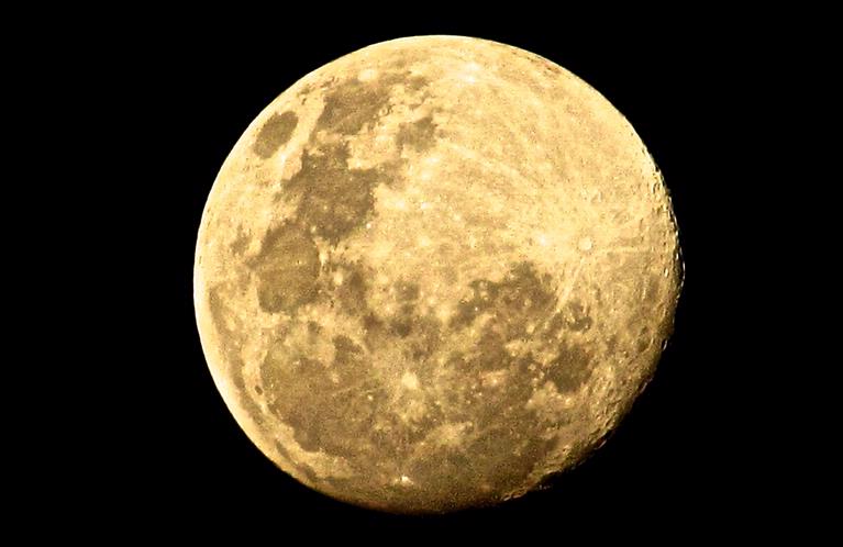 JERRY ZINN.;RISING SUPERMOON.;AUGUST 2014.