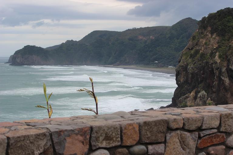 Leigh Burrell;Beyond the wall;Piha