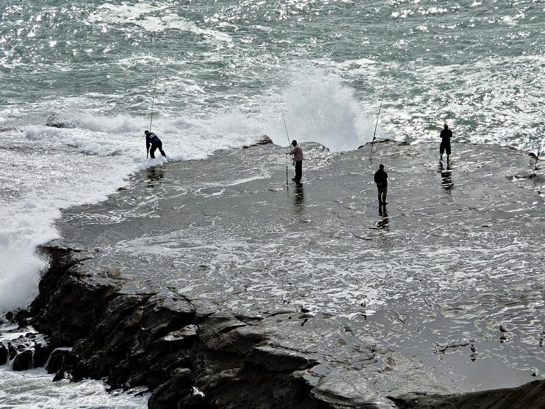 kerri Walker;surf fishing;Muriwai Rocks