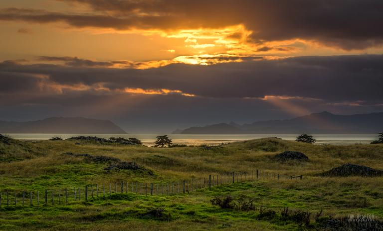 Ian Rushton;Sun beams over Otuataua;Otuataua Stonefields