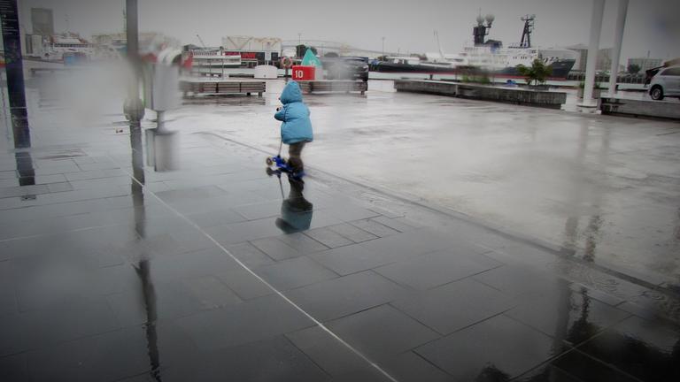Linda Gomas; Scooting