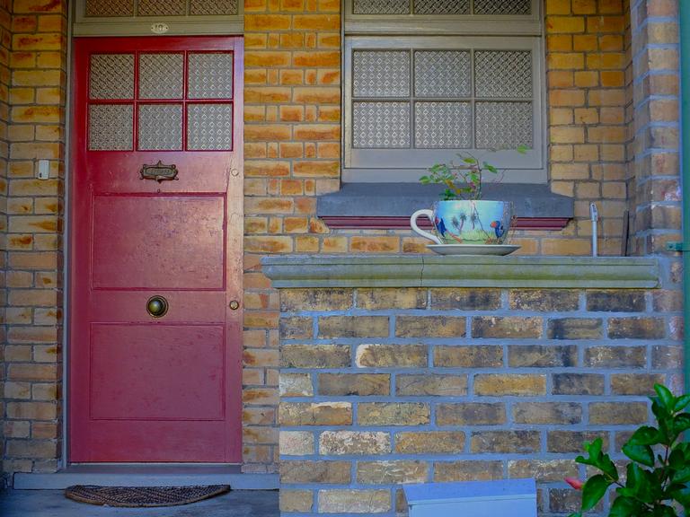 Paul Craze; 
Porch