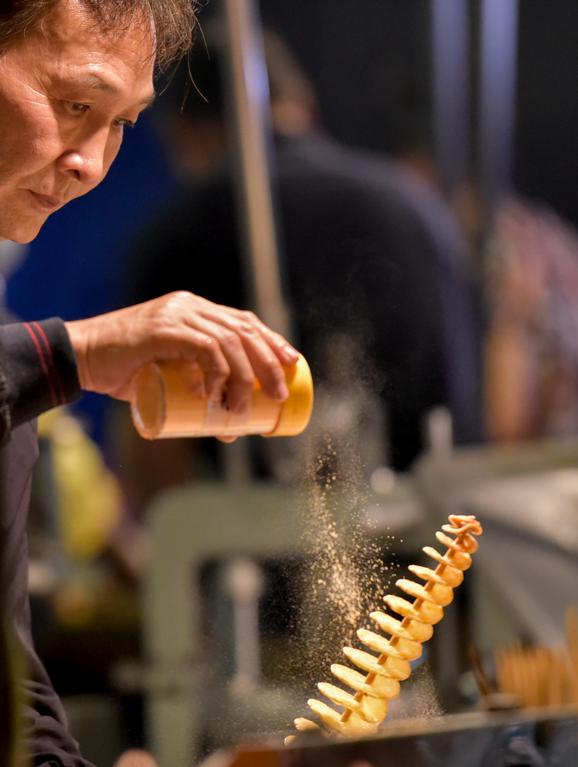 Hongcan Chen;Preparing food