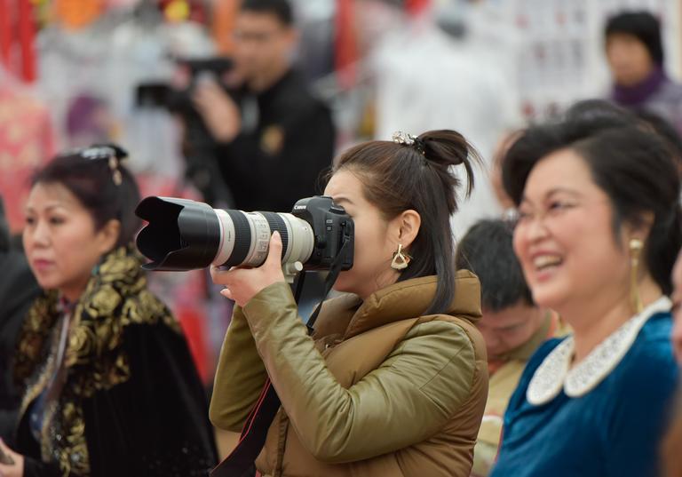 Hongcan Chen;Female photograher