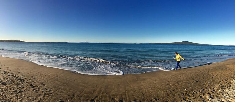 JERRY ZINN; TOEING THE LINE; TAKAPUNA BEACH.
