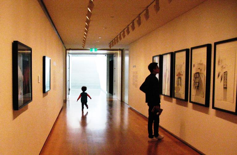 Stuart Weekes;Appreciating the Gallery; Different aspects of art enjoyment