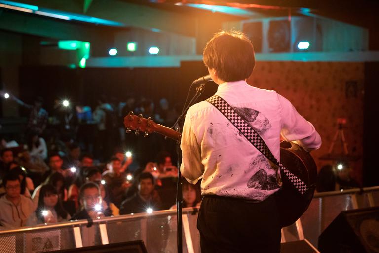 Yishang Chen; The Feeling of Home; A Chinese balladeer came to Christchurch at the Boundary Bar to sing for the Chinese student studying abroad in New Zealand free of charge. His singing was beautiful, it felt like home.