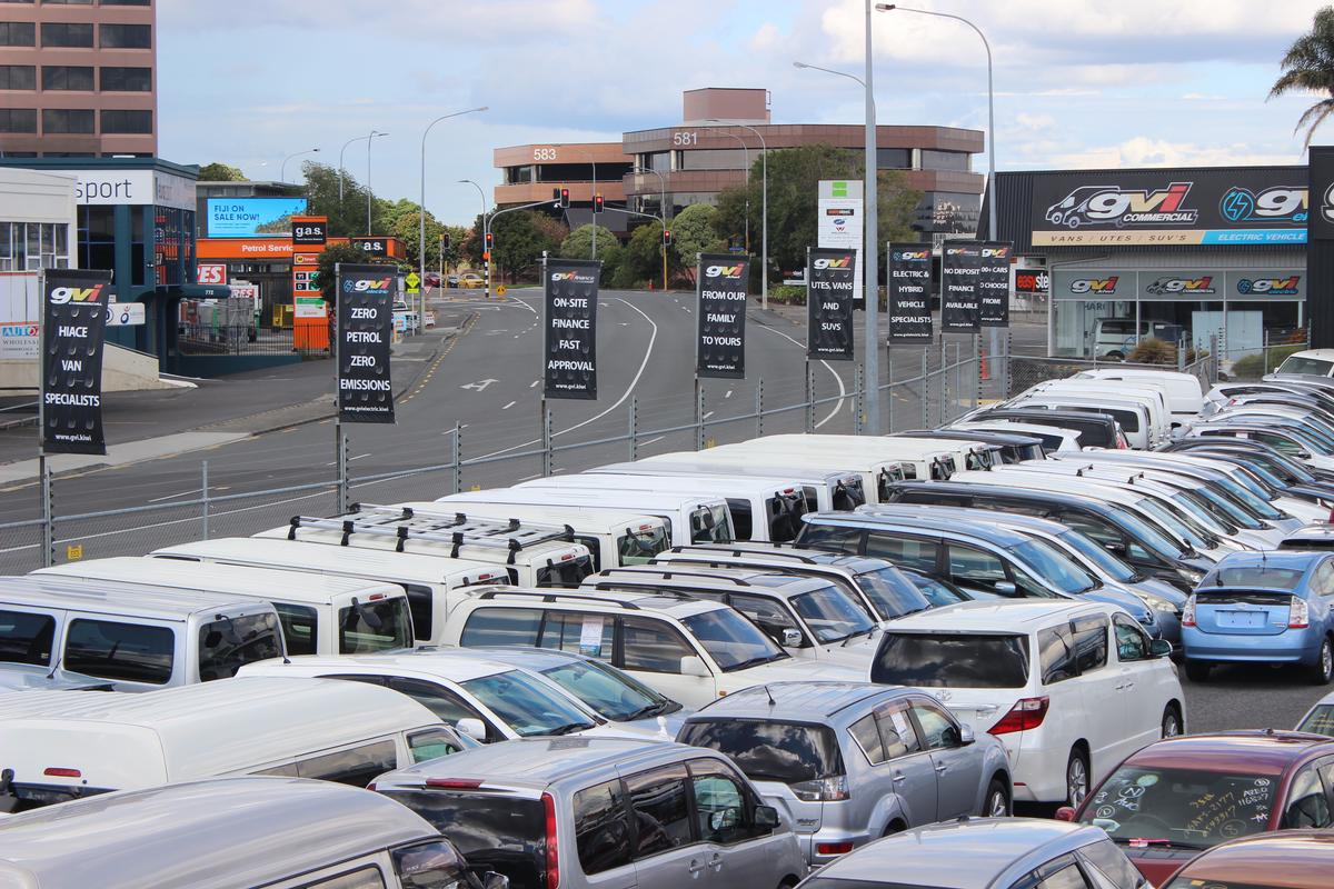 Leigh Burrell; Anyone what to buy a car?; From the Penrose train station overbridge.