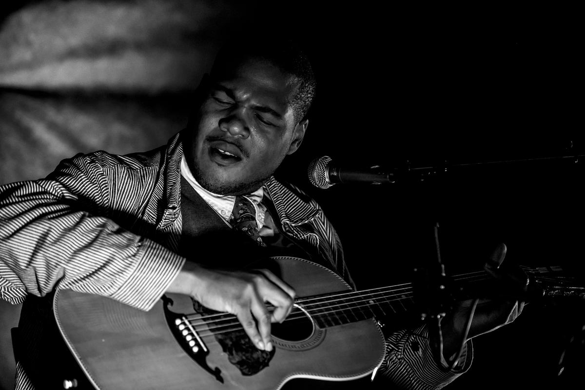 Gerry le Roux; Blind Boy Paxton, Black Barn, Hawke's Bay;Riveting solo show by the young US blues musician.