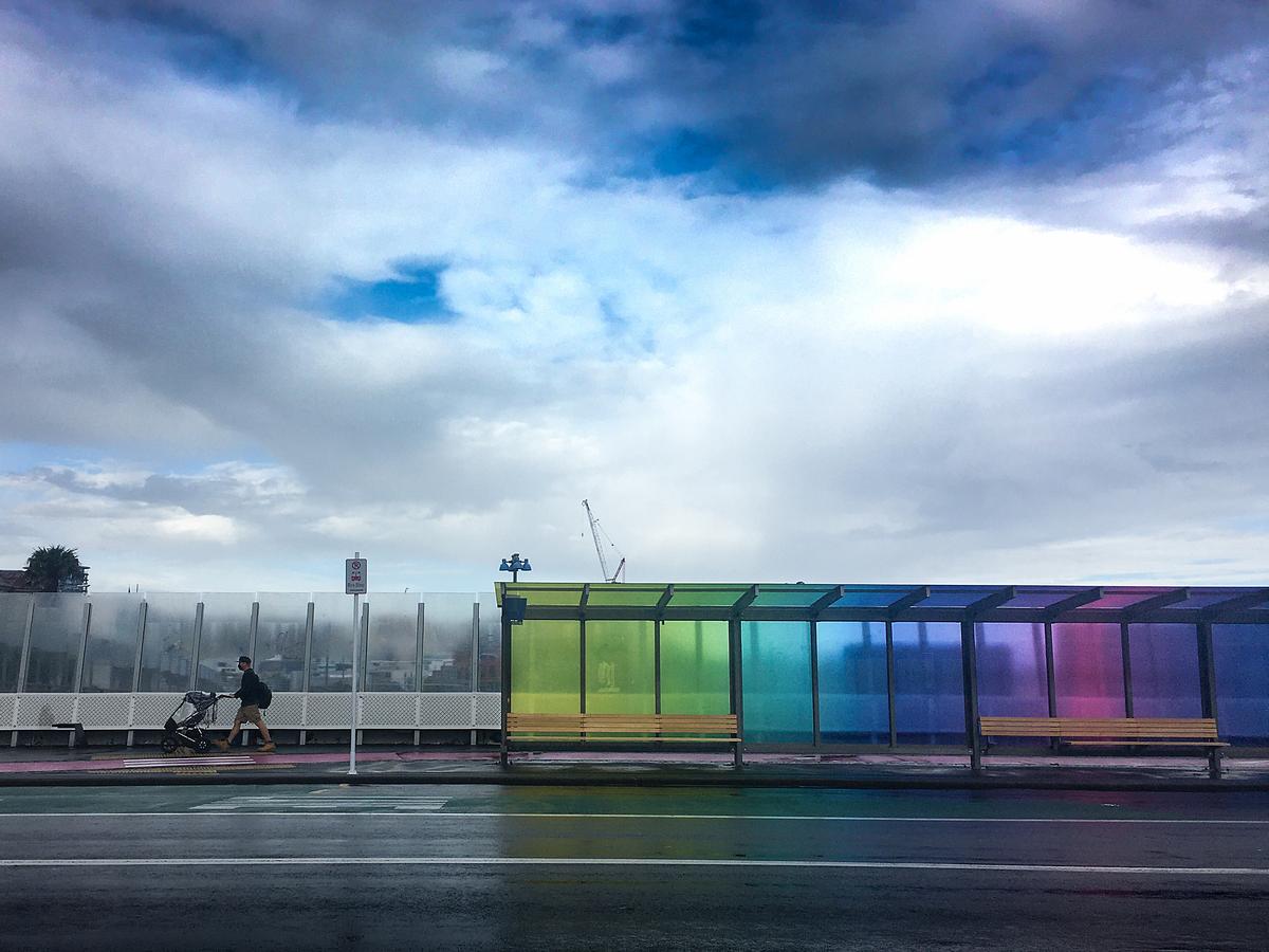 Qun Xia;Walking Along the Rainbow