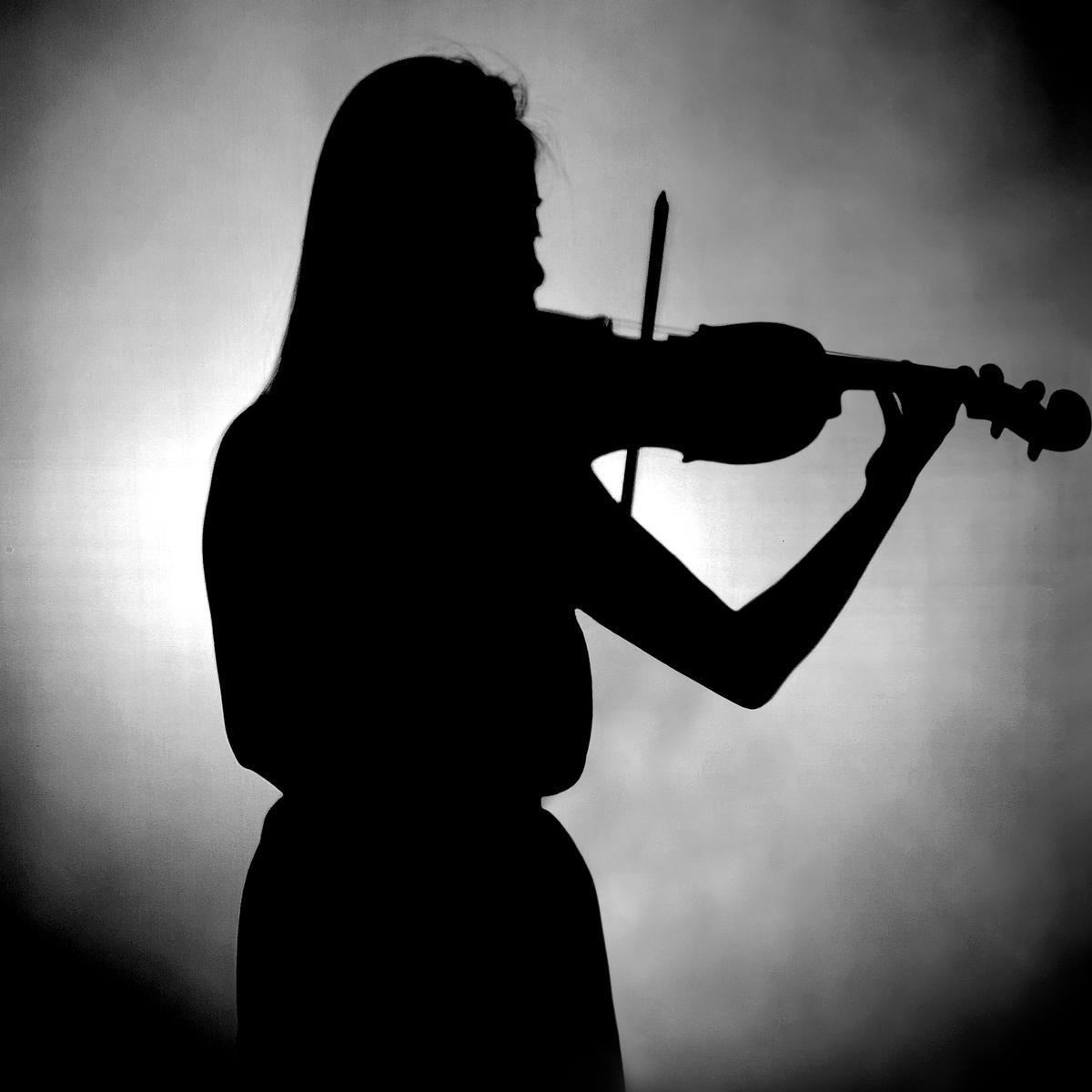 Jiongxin Peng; The violinist behind the screen