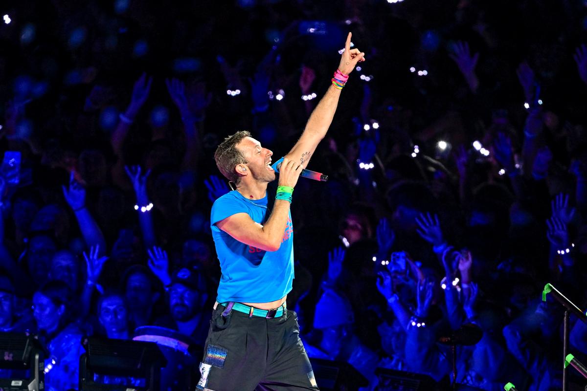 Alan Lee;Chris Martin performs at Eden Park;Chris Martin of Coldplay performs during the Coldplay   Music of the Spheres World Tour music concert at Eden Park, Auckland, New Zealand on Wednesday 13 November 2024. Photo credit: Alan Lee / www.photosport.nz