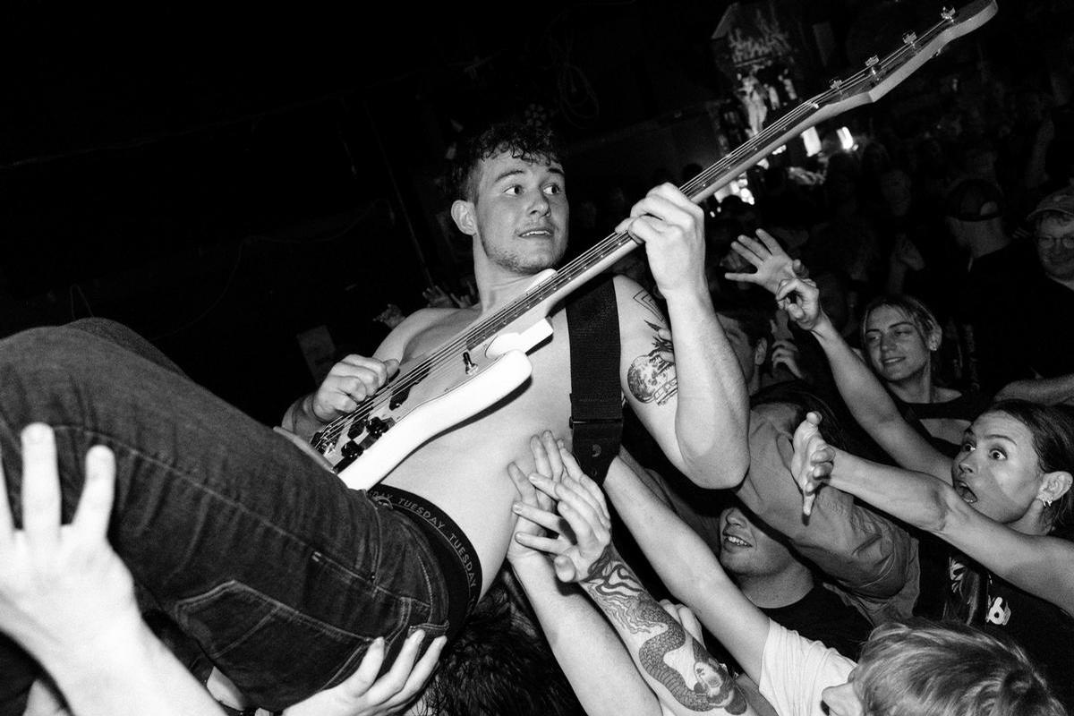 Keegan Gingrich; The Weight of the Crowd; The Boondocks' Scott Parker puts his trust into an eager crowd in Wellington