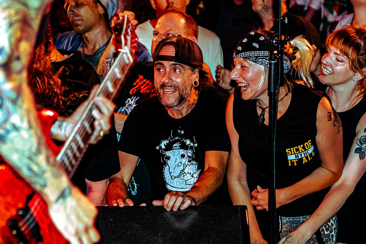 Jennifer de Koning;Punk Smiles Sick of it All