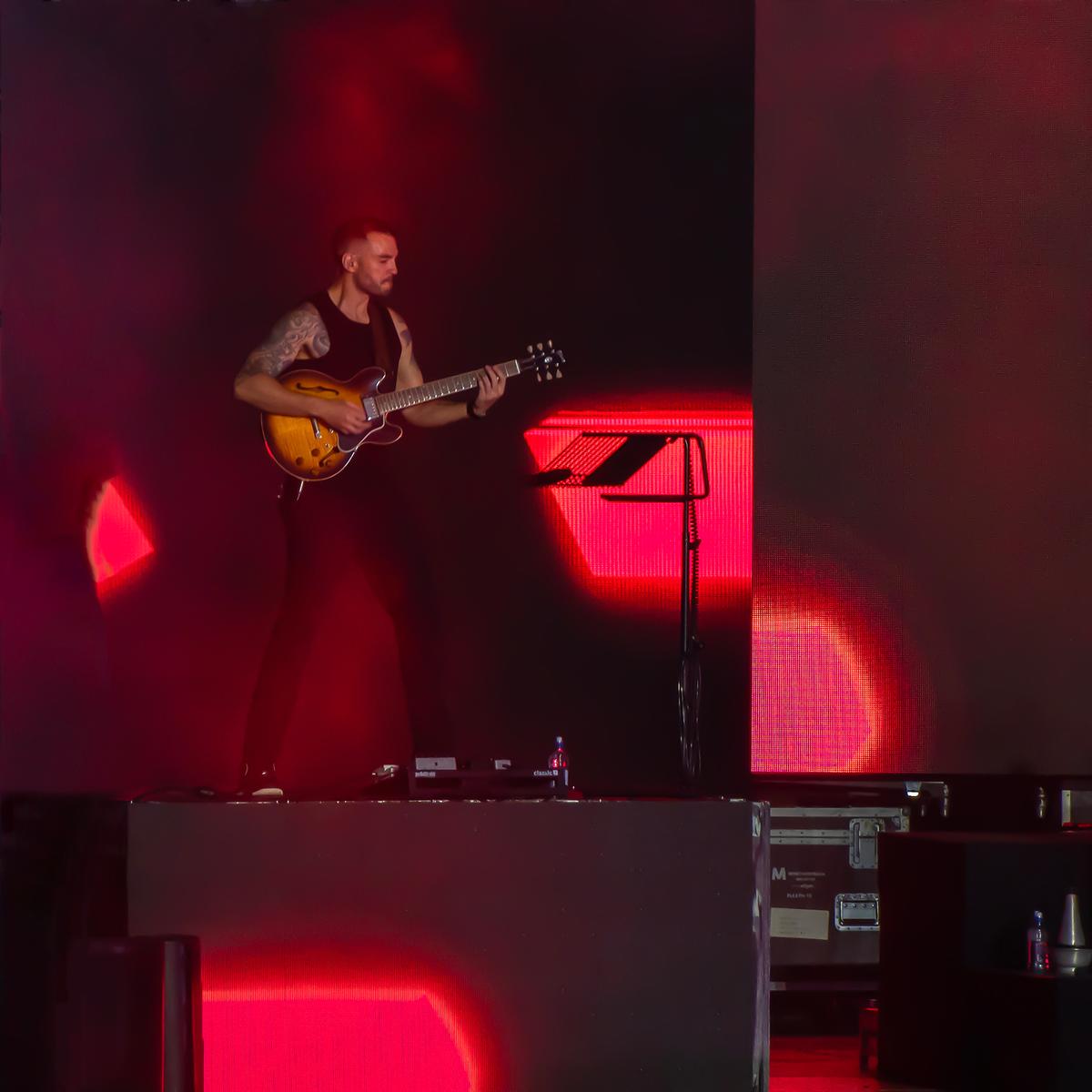 Jiongxin Peng;Guitarist 1