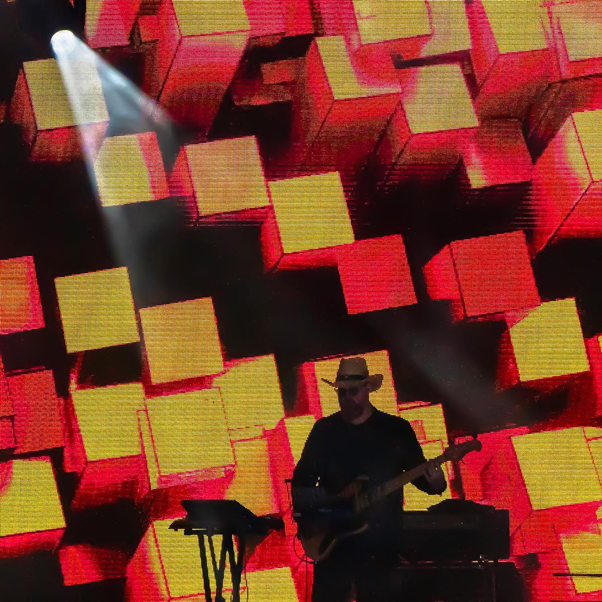 Jiongxin Peng;Guitarist 4