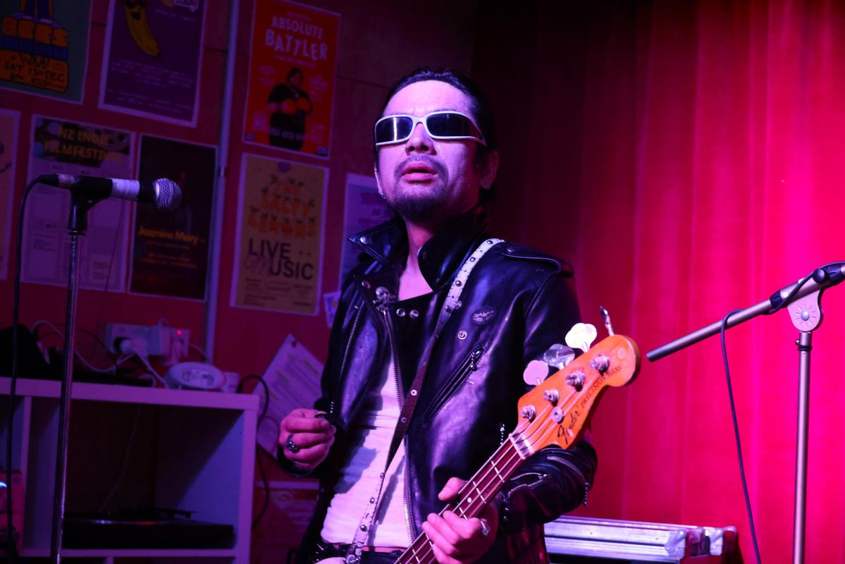 Shannon Nicholson;Guitar Wolf Gotz Bass ;Guitar Wolf 2 Wah Nelson