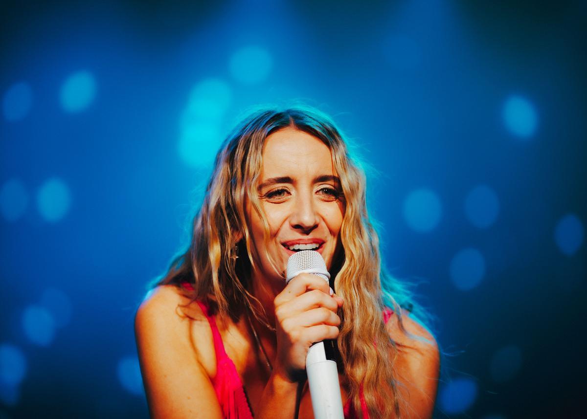 Tom Grut; Cassie Henderson; Synthony