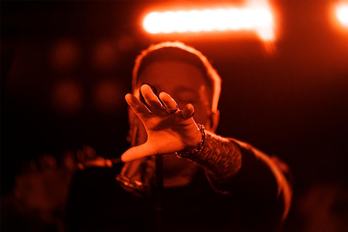 Thiago Alencar ( @_nottodaynz );Anberlin Neck Of The Woods;Shot of Matty from Anberlin reaching out
