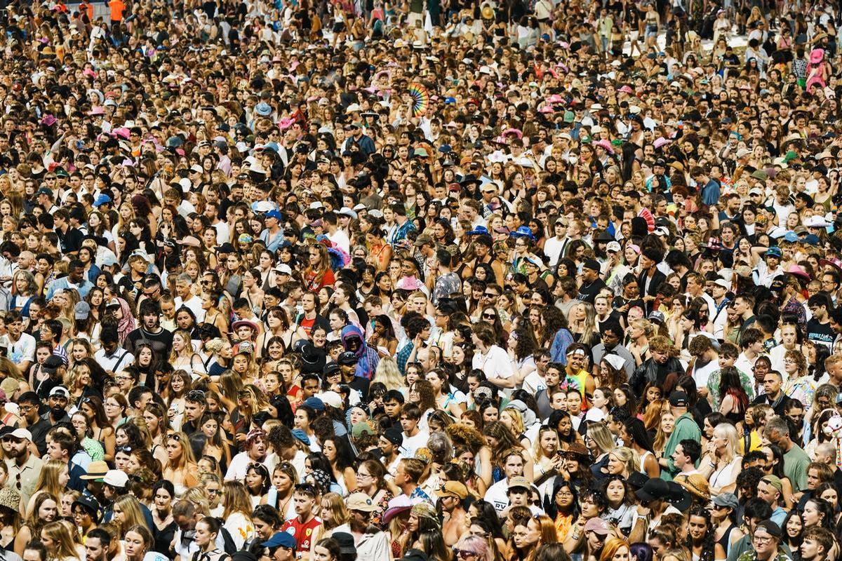 Ming Lyu; Crowd; 2026 Laneway