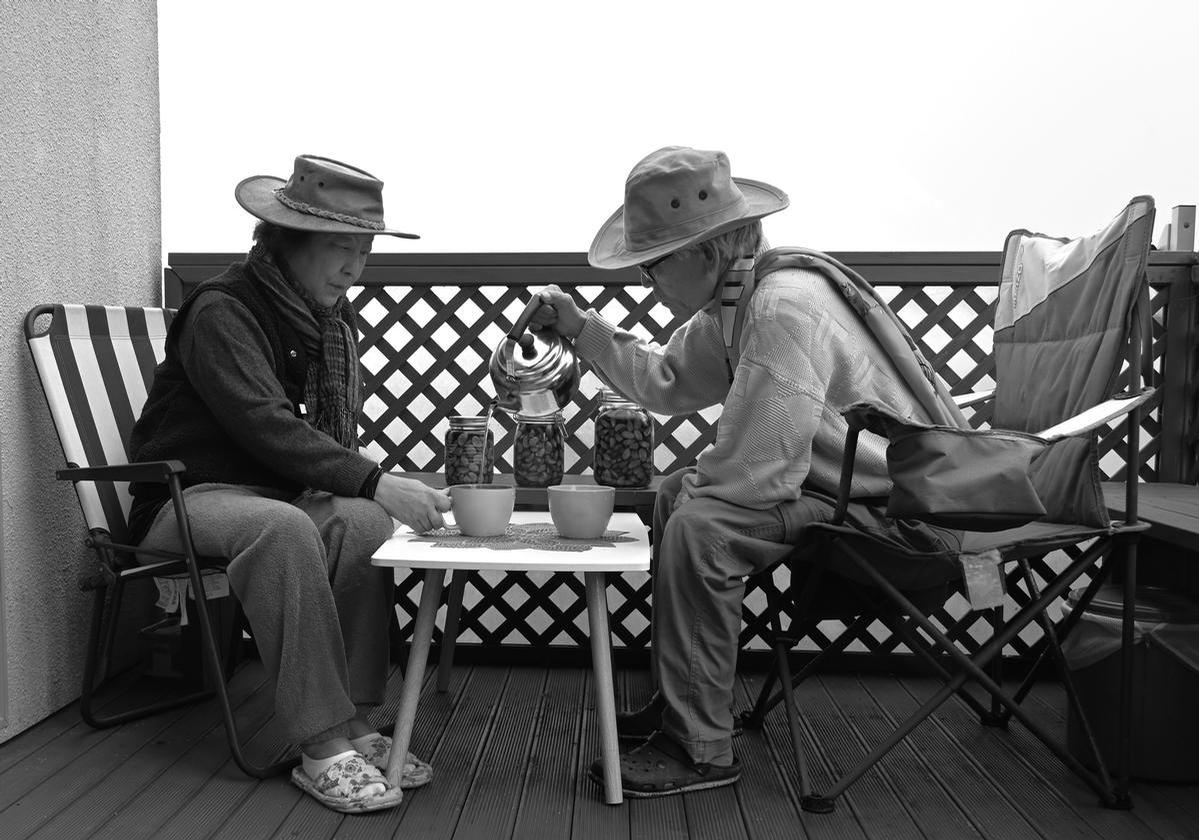Hyun Duck Park;A warm cup of tea after garden work