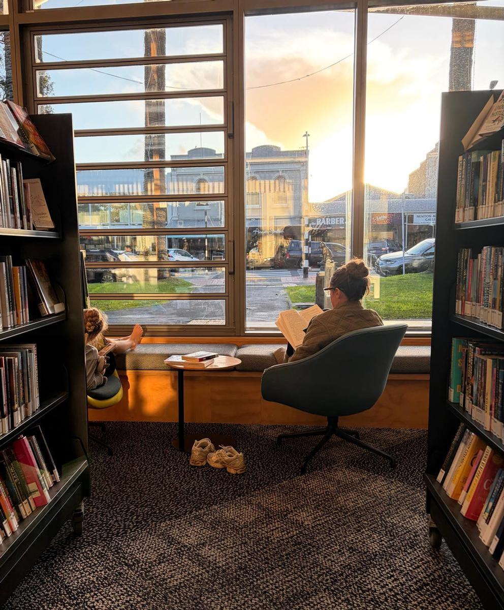 Stacey Edgar;Readers
